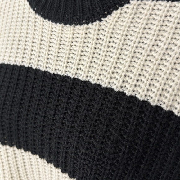 Jessica Simpson Crop Sweater Women’s XS Acrylic Black Ivory Stripe Drop Shoulder - Picture 5 of 7